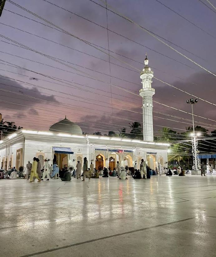 Bait ul Mukarram exterior at dusk with people