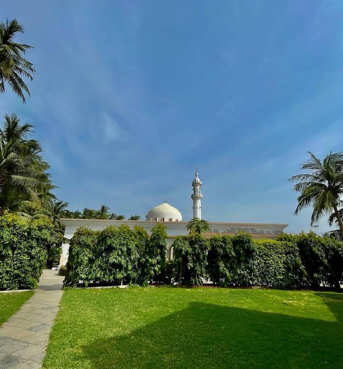 Jamia Masjid Bait ul Mukarram exterior with gardens and minaret