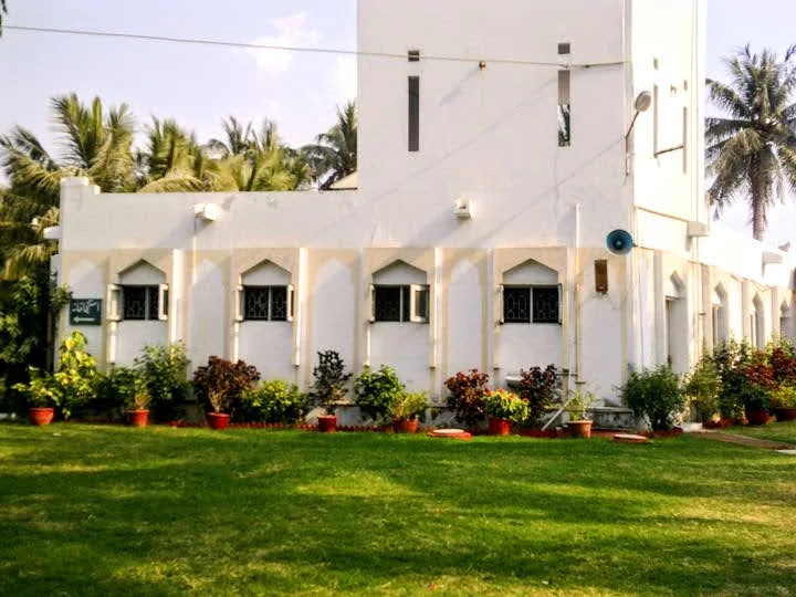 The Hifz school at Bait ul Mukarram — where children study Nazra and memorise the Quran
